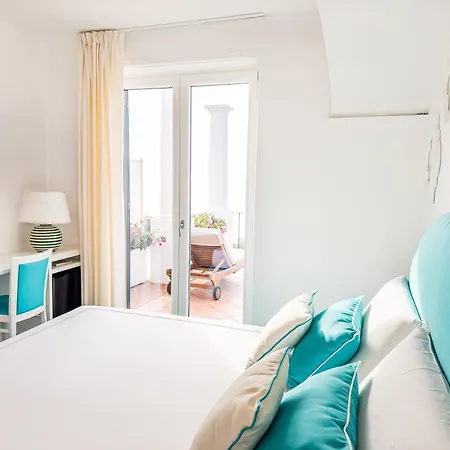 Amira Bed and Breakfast 4*