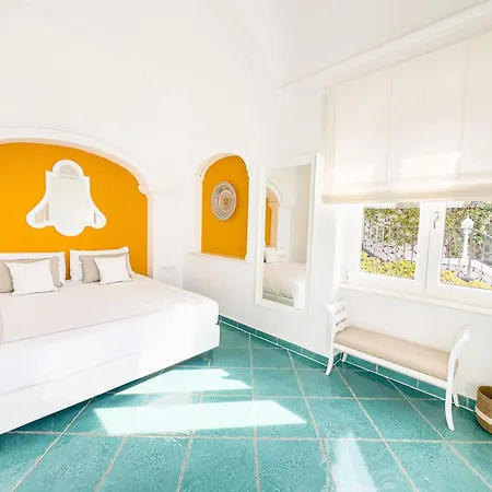 Amira Bed & Breakfast 4*